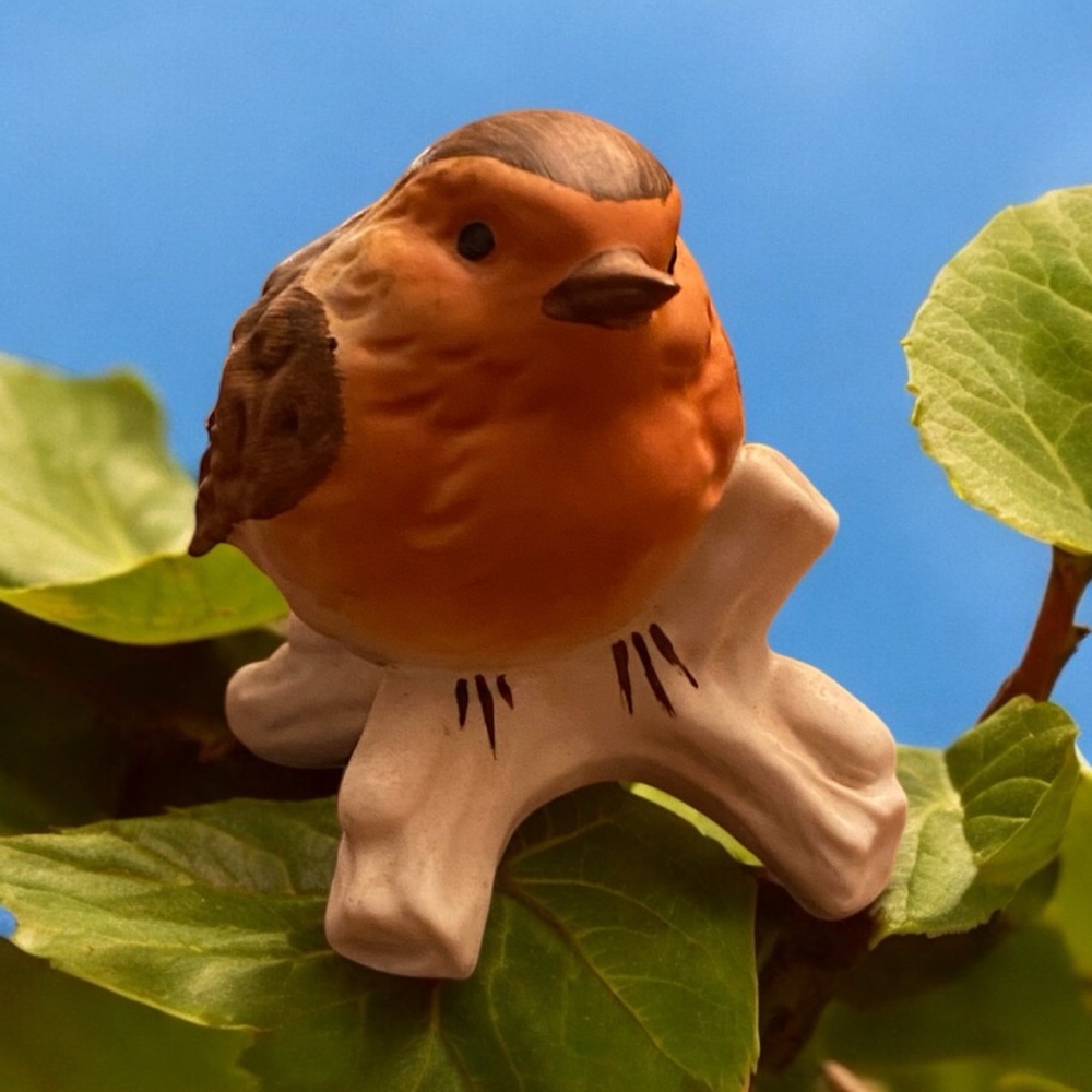 Vintage Goebel Porcelain Robin Figurine 38013 W. Germany Miniature